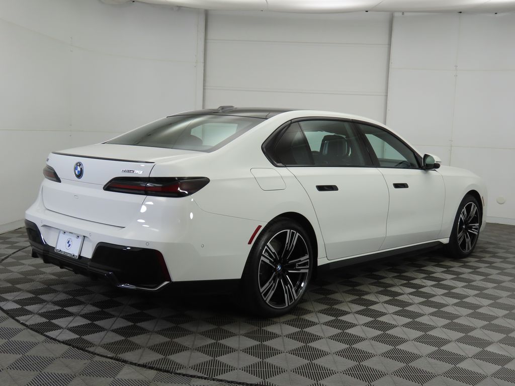 Thumbnail: 2026 BMW i7 - 5
