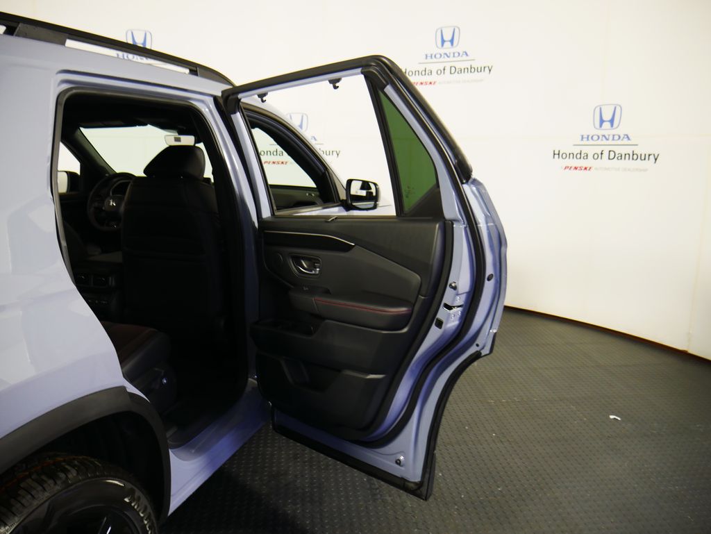 2025 Honda Pilot Black Edition 6