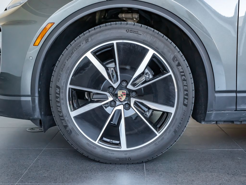 Certified Used 2024  Porsche 4 image 11