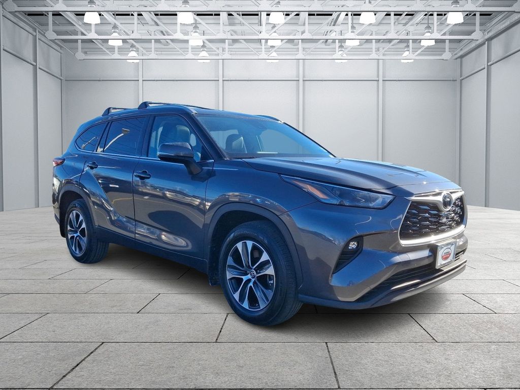 2022 Toyota Highlander XLE 3