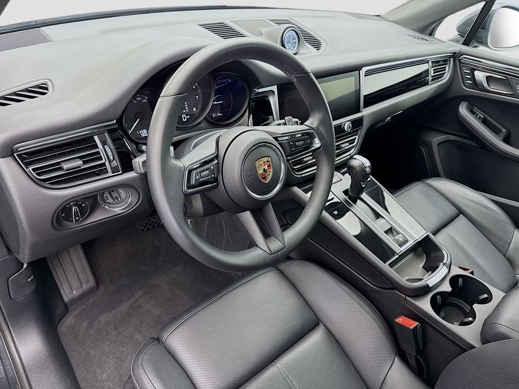 Thumbnail: 2025 Porsche Macan - 4