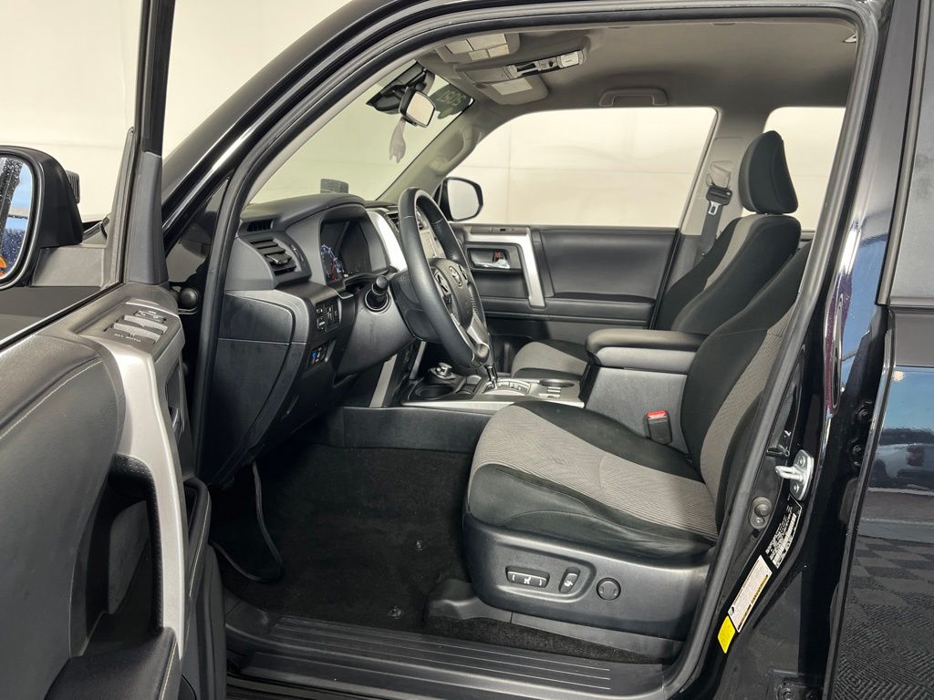 Thumbnail: 2021 Toyota 4Runner - 25