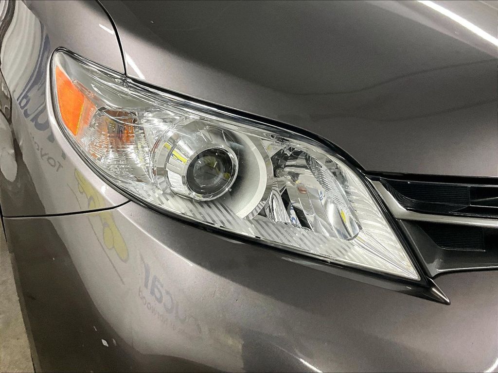 2020 Toyota Sienna — photo 31