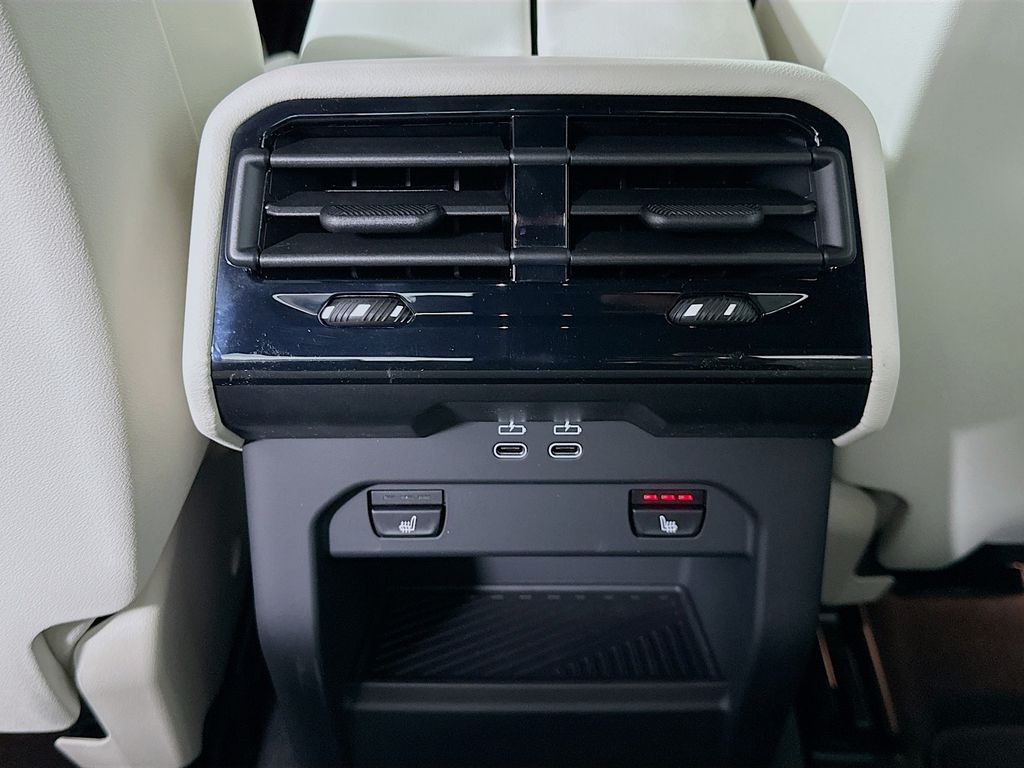 Thumbnail: 2026 BMW 5 Series - 18