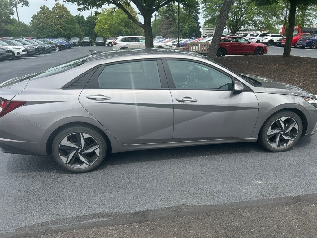Used 2023 Silver Hyundai SEL image 10