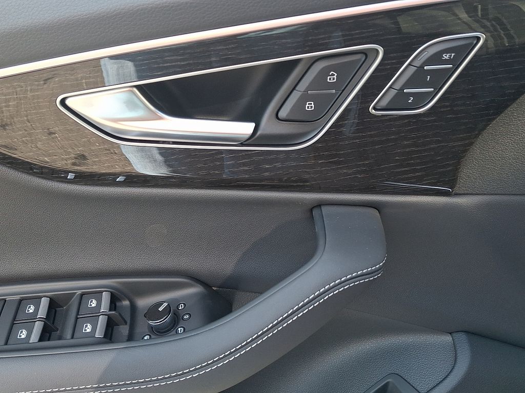 Thumbnail: 2026 Audi Q7 - 9