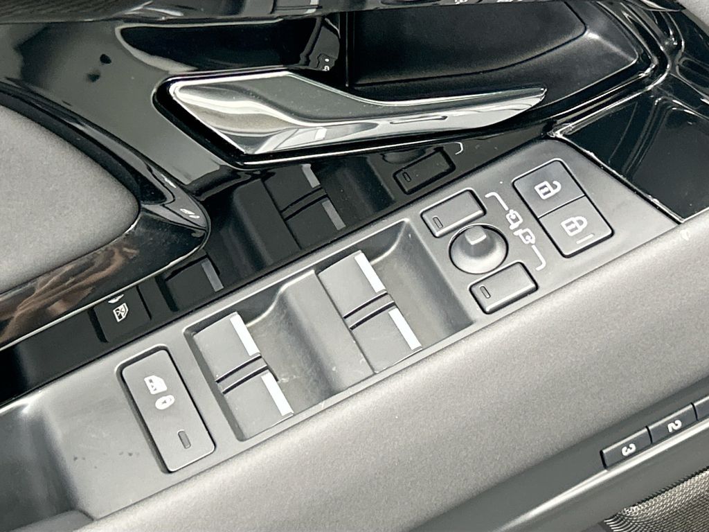 Thumbnail: 2025 Land Rover Range Rover Evoque - 22