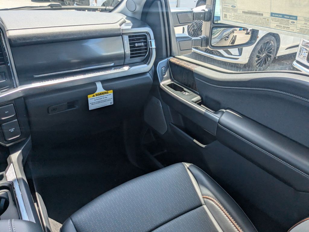 2025 Ford F-550 Chassis LARIAT