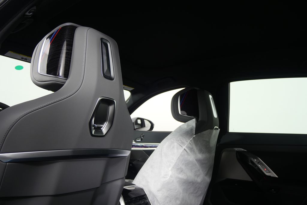 Thumbnail: 2025 BMW 7 Series - 18