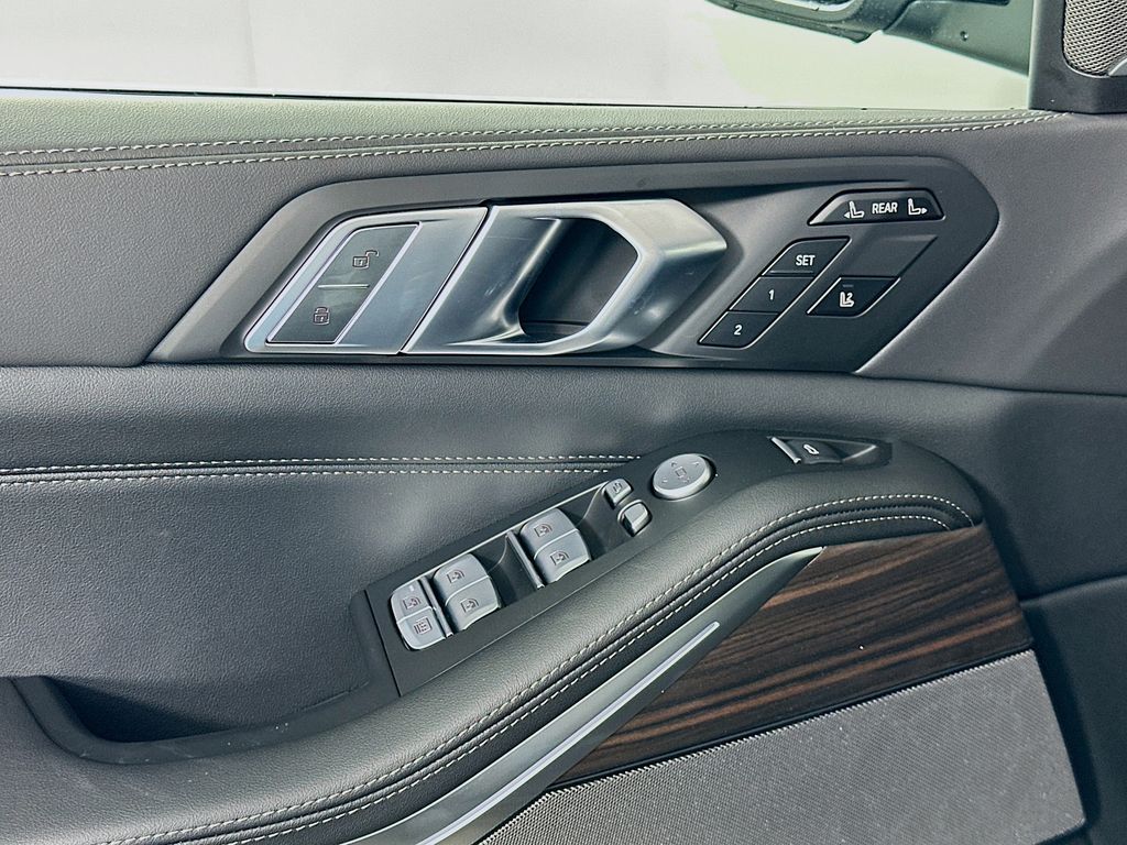 Thumbnail: 2026 BMW X7 - 20