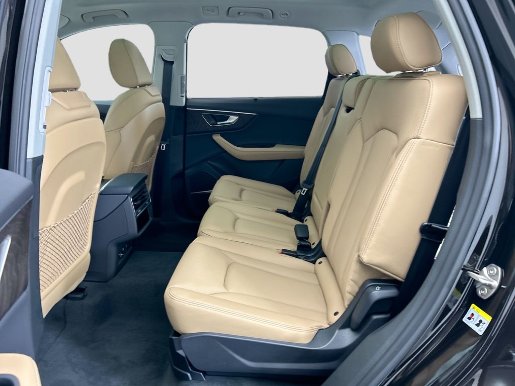 Thumbnail: 2026 Audi Q7 - 21