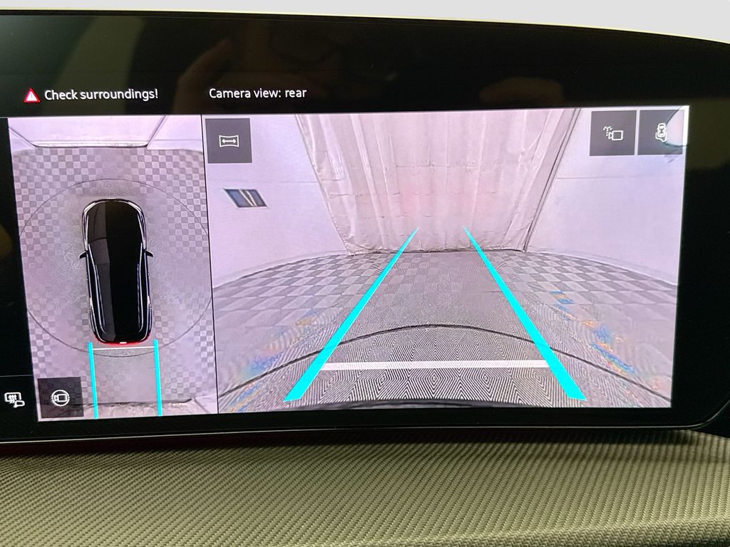 Thumbnail: 2025 Audi SQ5 - 13