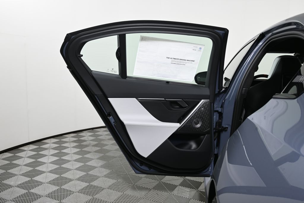 Thumbnail: 2026 BMW M5 - 31