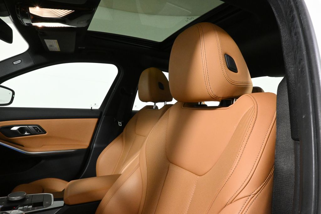 Thumbnail: 2023 BMW 3 Series - 4