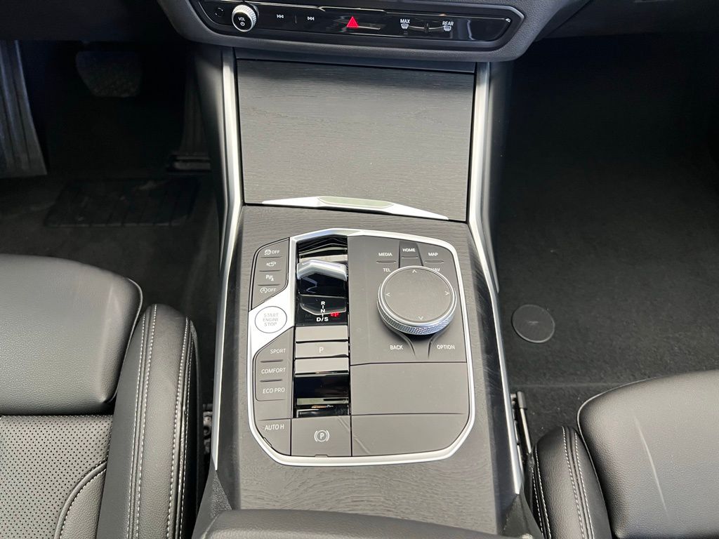 2024 BMW 3 Series 330i 12