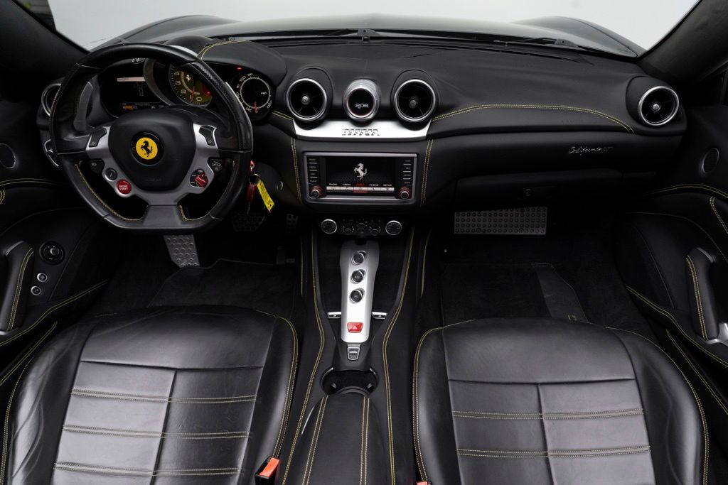 2017 Ferrari California - Thumbnail 2