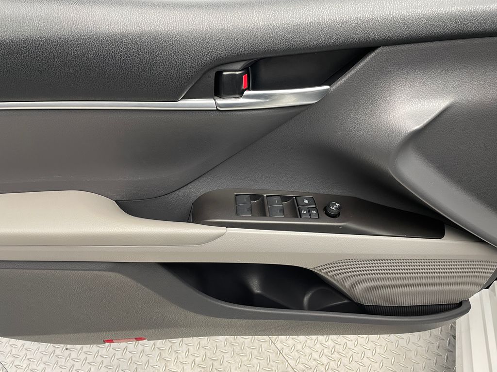 Thumbnail: 2022 Toyota Camry - 9