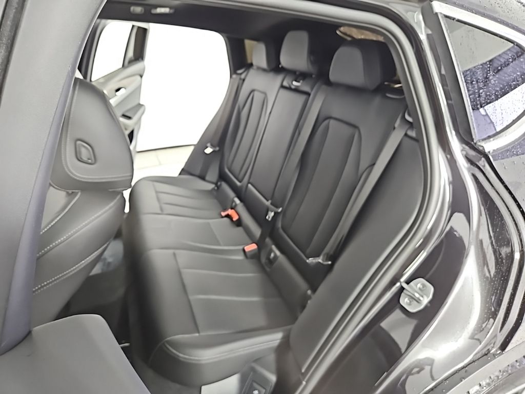 Thumbnail: 2025 BMW X4 - 21