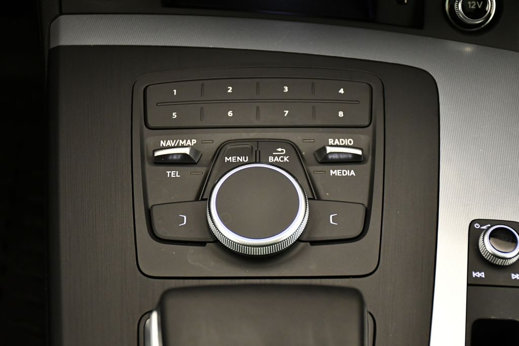 Thumbnail: 2020 Audi Q5 - 30