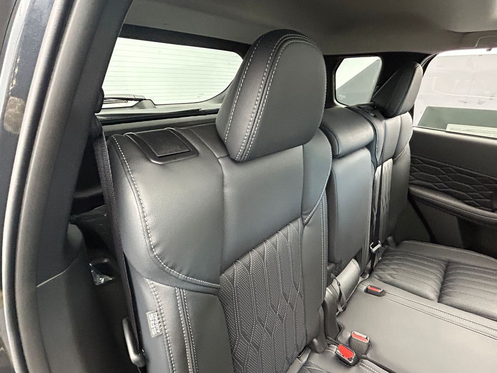 New 2026 Gray Mitsubishi SEL image 36