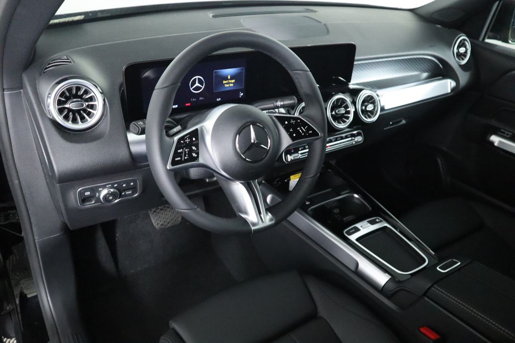 2025 Mercedes-Benz GLB 250 10