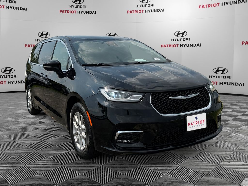 Diamond Black Crystal Pearlcoat 2025 Chrysler Pacifica Minivan Front-Wheel Drive 9-Speed Automatic