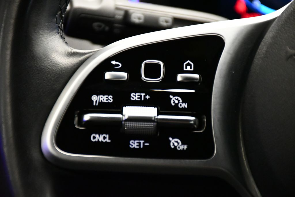 Thumbnail: 2022 Mercedes-Benz GLB - 24