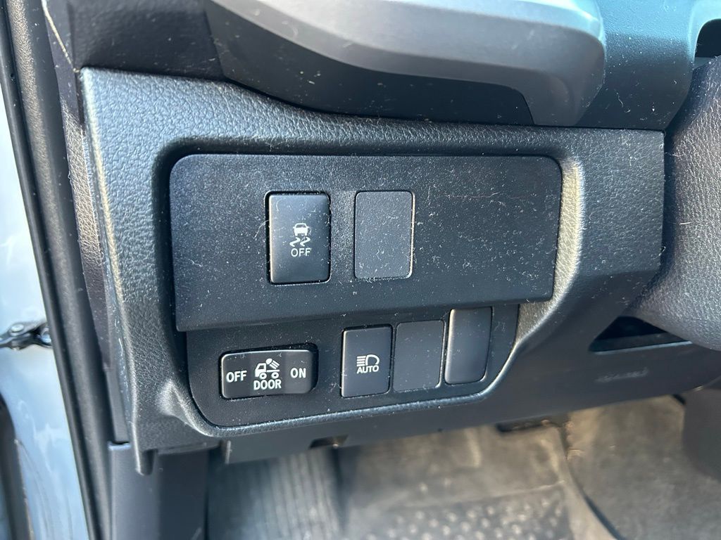 Thumbnail: 2021 Toyota Tacoma - 18