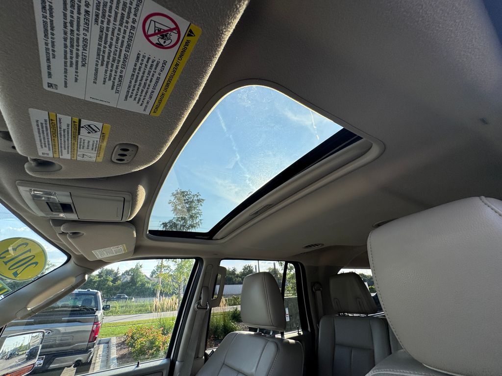 Used 2013 White Platinum Clearcoat Metallic Ford Limited image 11