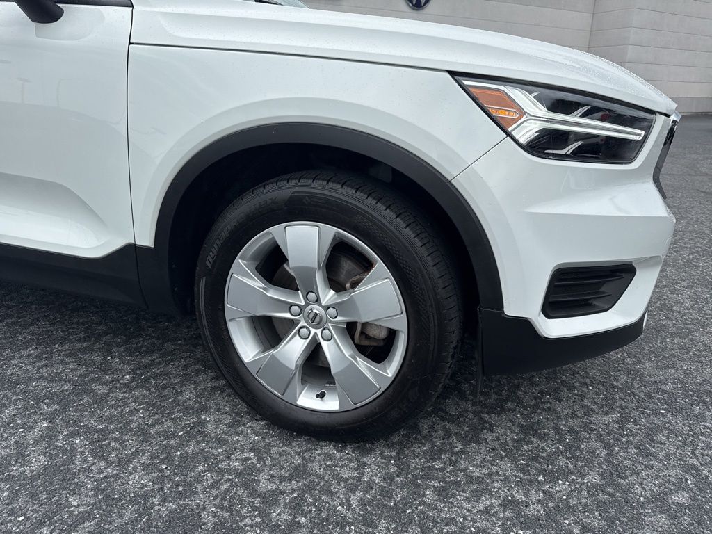 2020 Volvo XC40 Momentum White at Sutliff Volkswagen