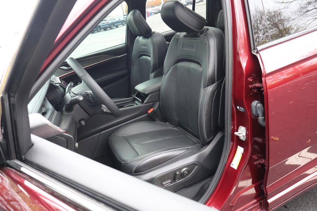 Thumbnail: 2024 Jeep Grand Cherokee - 28