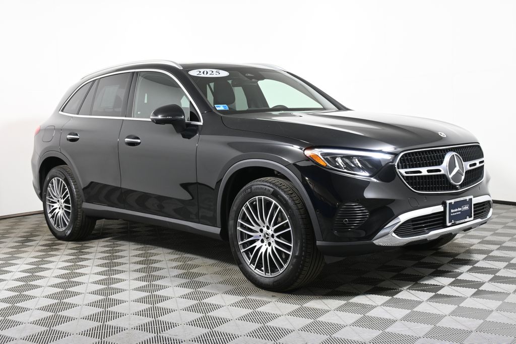 2025 Mercedes-Benz GLC 300 8