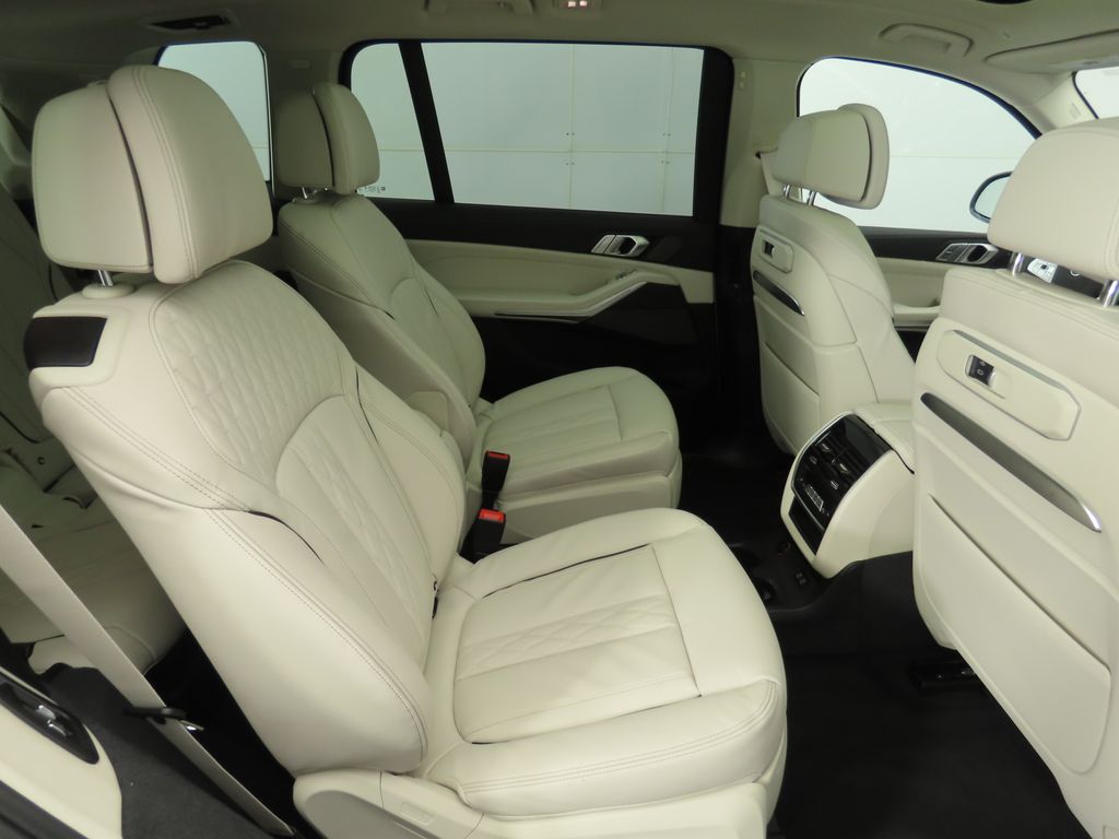 Thumbnail: 2026 BMW X7 - 23