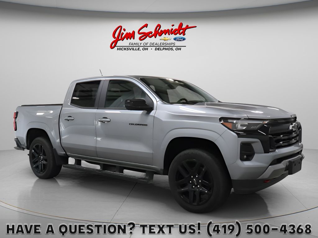 Sterling Gray Metallic 2024 Chevrolet Colorado Pickup Truck Four-Wheel Drive 8-Speed Automatic