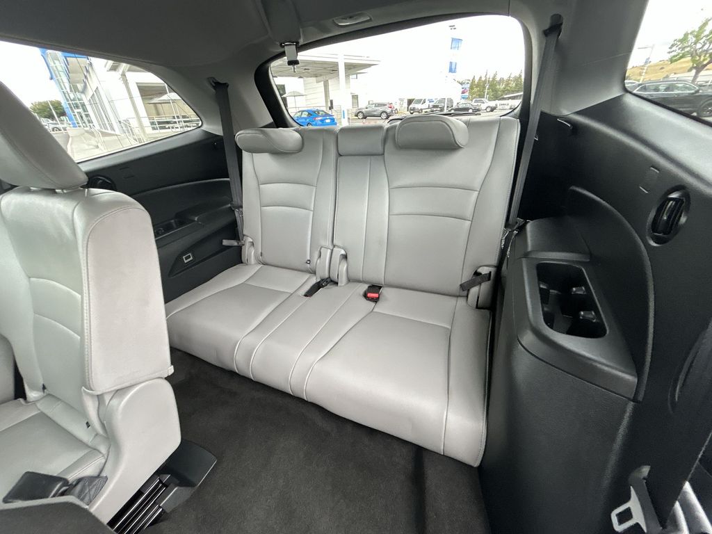 Thumbnail: 2017 Honda Pilot - 24