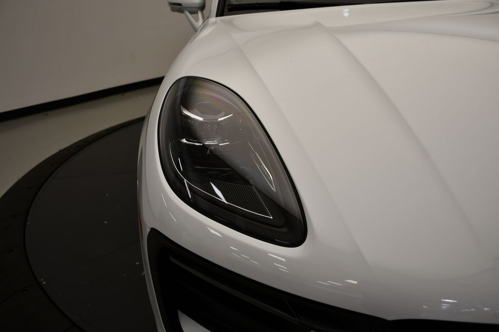 Thumbnail: 2026 Porsche Macan - 14
