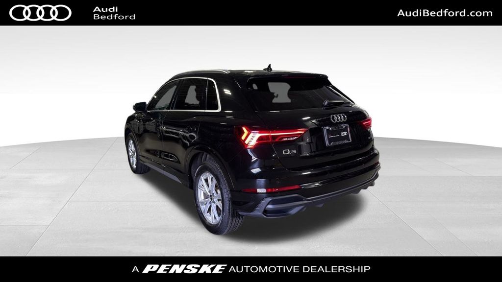 Thumbnail: 2023 Audi Q3 - 4