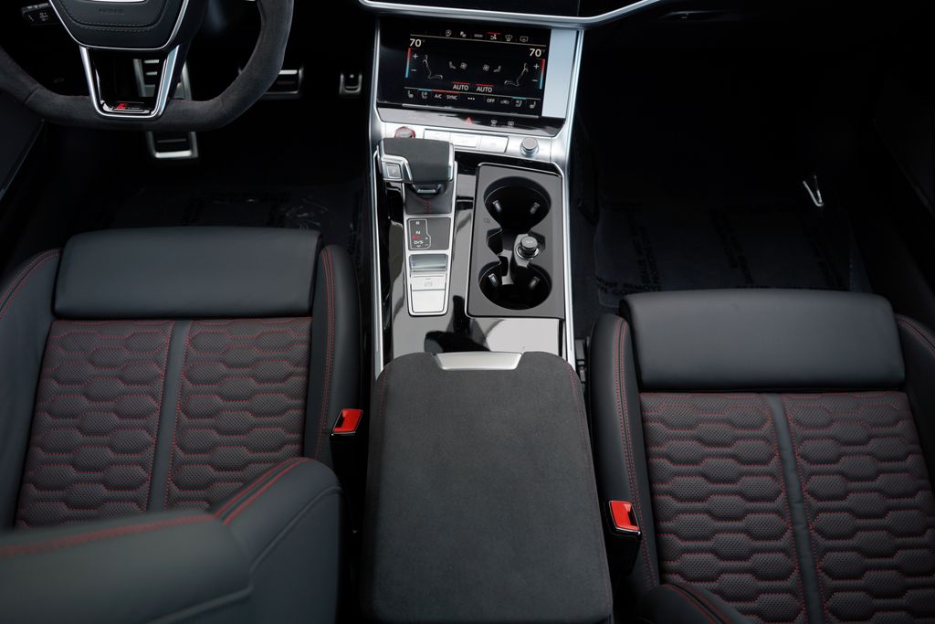 Thumbnail: 2025 Audi RS 7 - 23