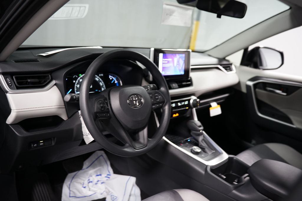 2025 Toyota RAV4 XLE 11