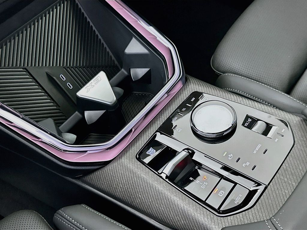 Thumbnail: 2026 BMW X3 - 15