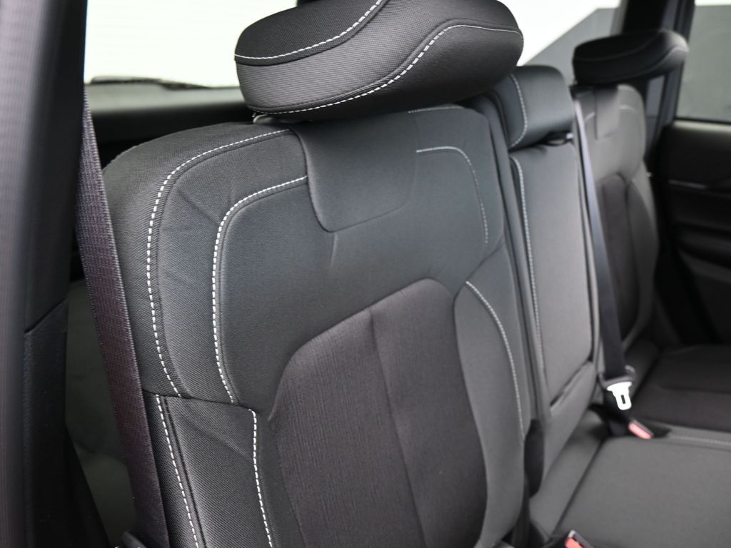 New 2026 Diamond Black Crystal Pearlcoat Jeep Laredo X image 36