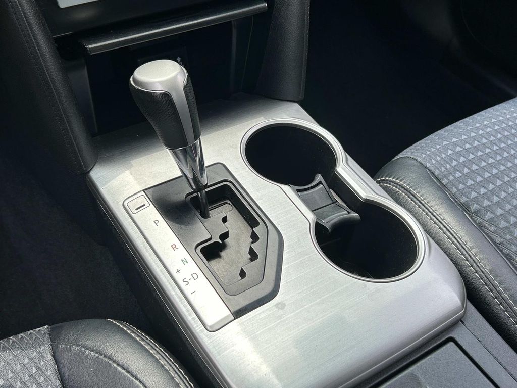 Thumbnail: 2012 Toyota Camry - 11