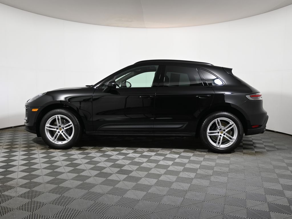 Thumbnail: 2025 Porsche Macan - 2