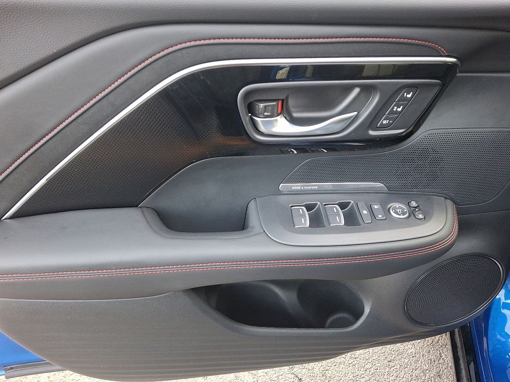 Thumbnail: 2025 Acura ADX - 13