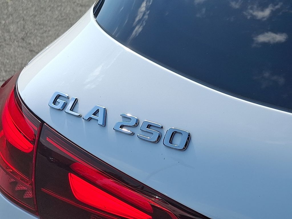 Thumbnail: 2025 Mercedes-Benz GLA - 28