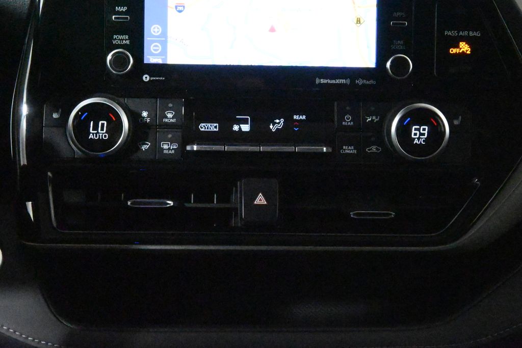2022 Toyota Highlander XLE 26