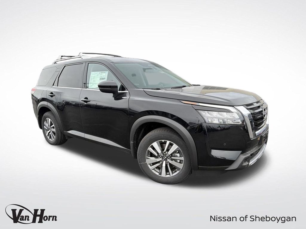 2025 Nissan Pathfinder SL's photo