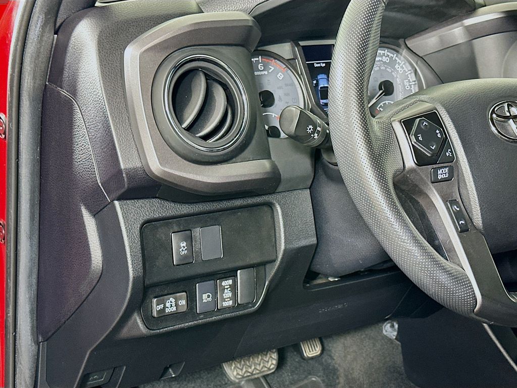 Thumbnail: 2022 Toyota Tacoma - 10