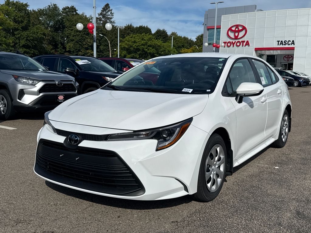 2025 Toyota Corolla LE photo 3