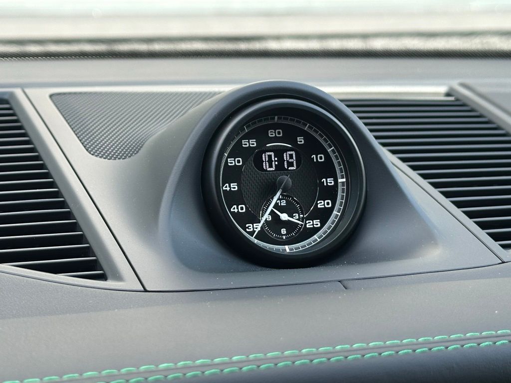 Thumbnail: 2026 Porsche Macan - 32